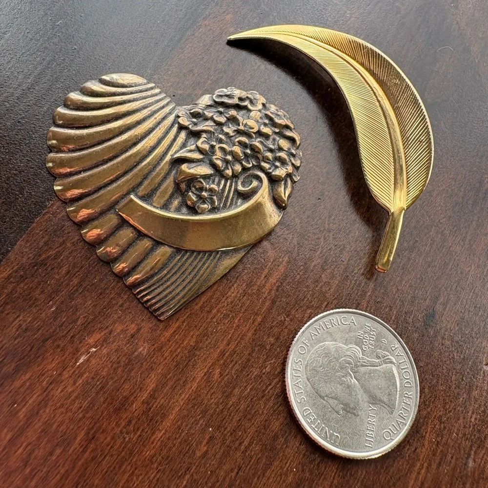 Set of 2 Golden‎ Vintage Brooch Pins